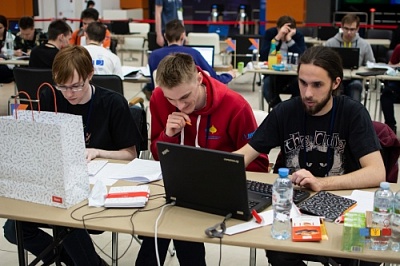 Студент факультета ИВТ вошел в десятку лучших на соревнованиях по программированию