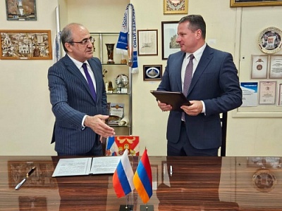Ректор ЯрГУ Артём Иванчин подписал соглашение о сотрудничестве с Российско-Армянским университетом
