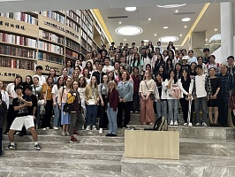 Студенты и преподаватели Института иностранных языков посетили Jhejiang Wanli University в Китае