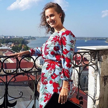 Выпускница Демидовского университета - о любви к своему городу, профессии и экскурсантам